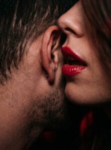 Dirty talk: l’arte delle parole che accendono il desiderio