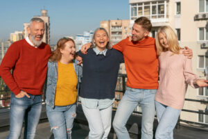 Come conoscere persone nuove da adulti: guida pratica oltre le solite app
